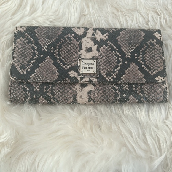 Dooney & Bourke snake skin clutch/shoulder bag - Picture 4 of 6